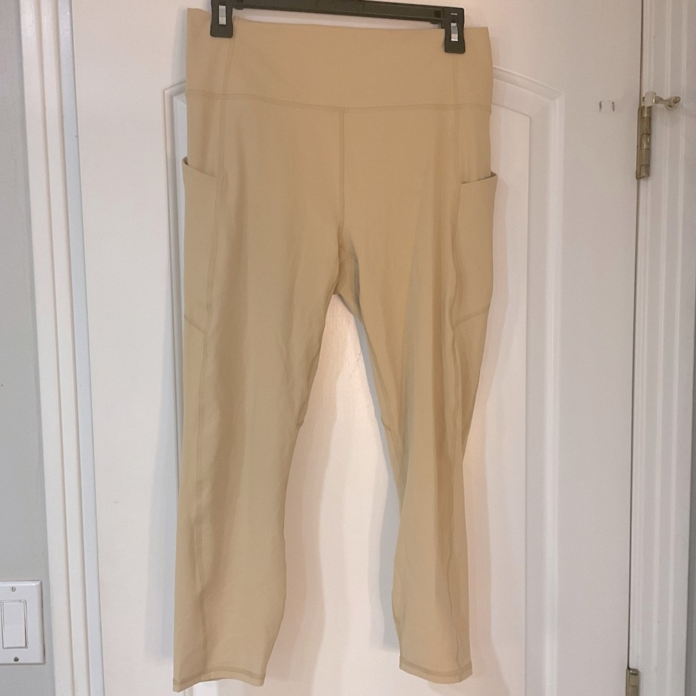 Fabletics tan leggings with pockets!